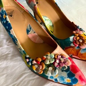 Brand new, Fluevog flower appliqué pumps 8.5